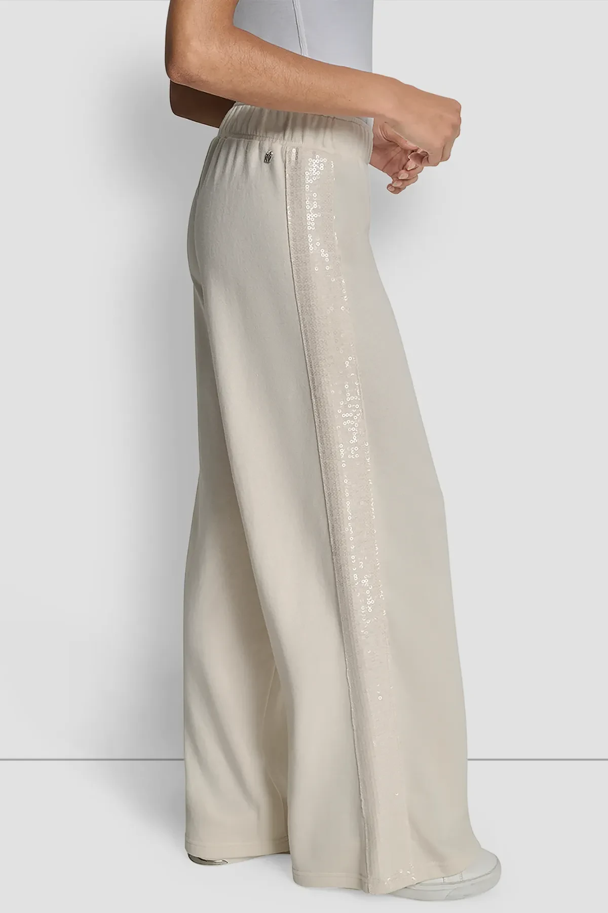 DKNYDJ16825_10_DJ6P3115_EN2_S