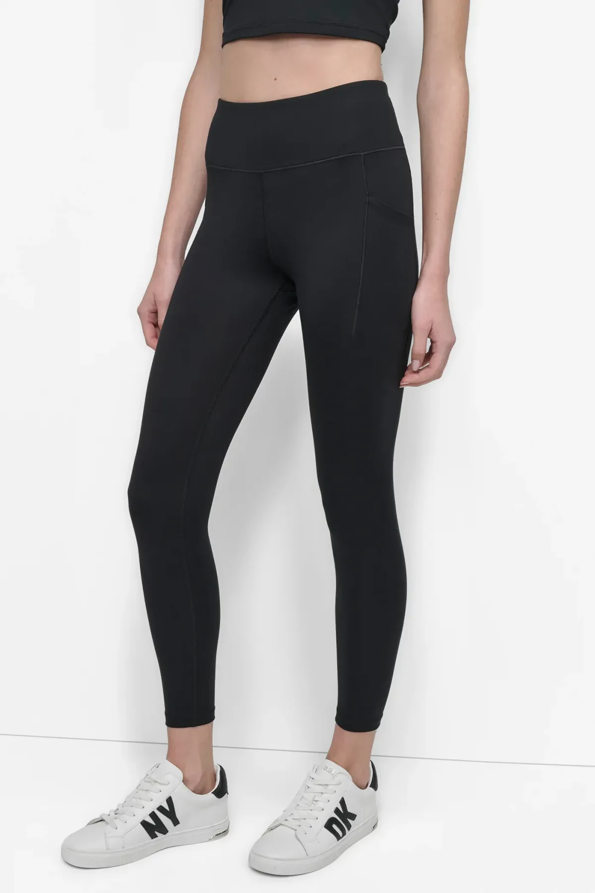DKNYDP23724_119_DP5P3555_BLK_Fb