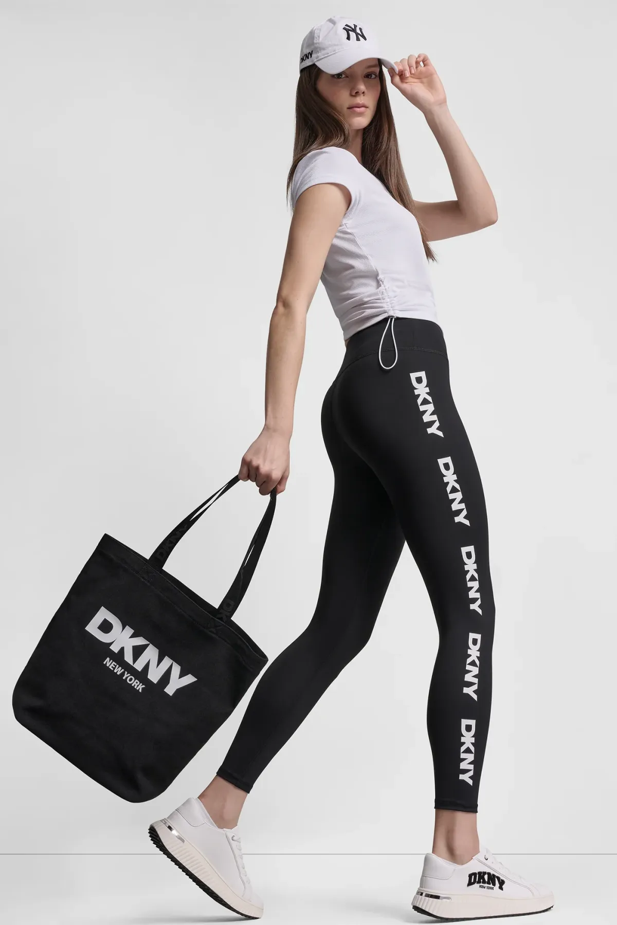 DKNYDP24125_7A_DP6P3813_BLW_RETAIL