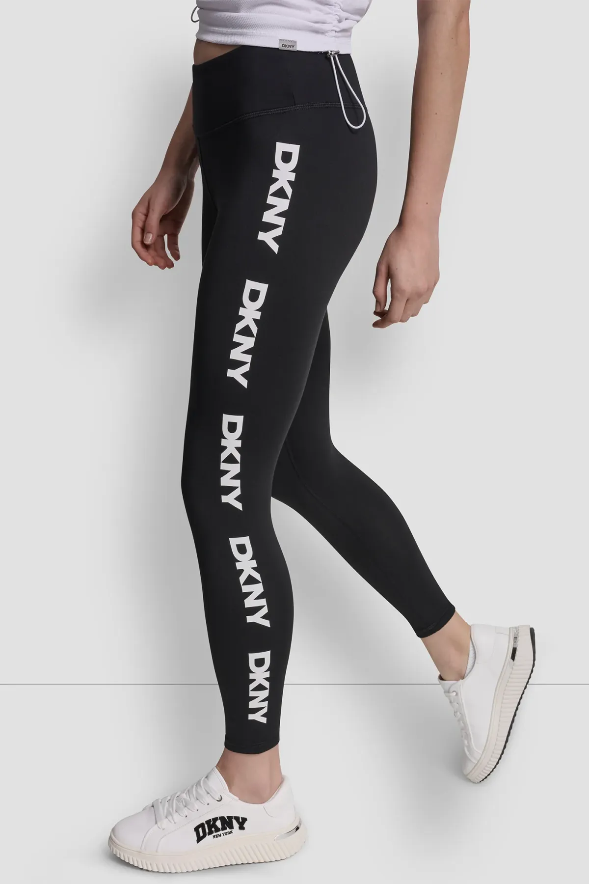 DKNYDP24125_7_DP6P3813_BLW_S