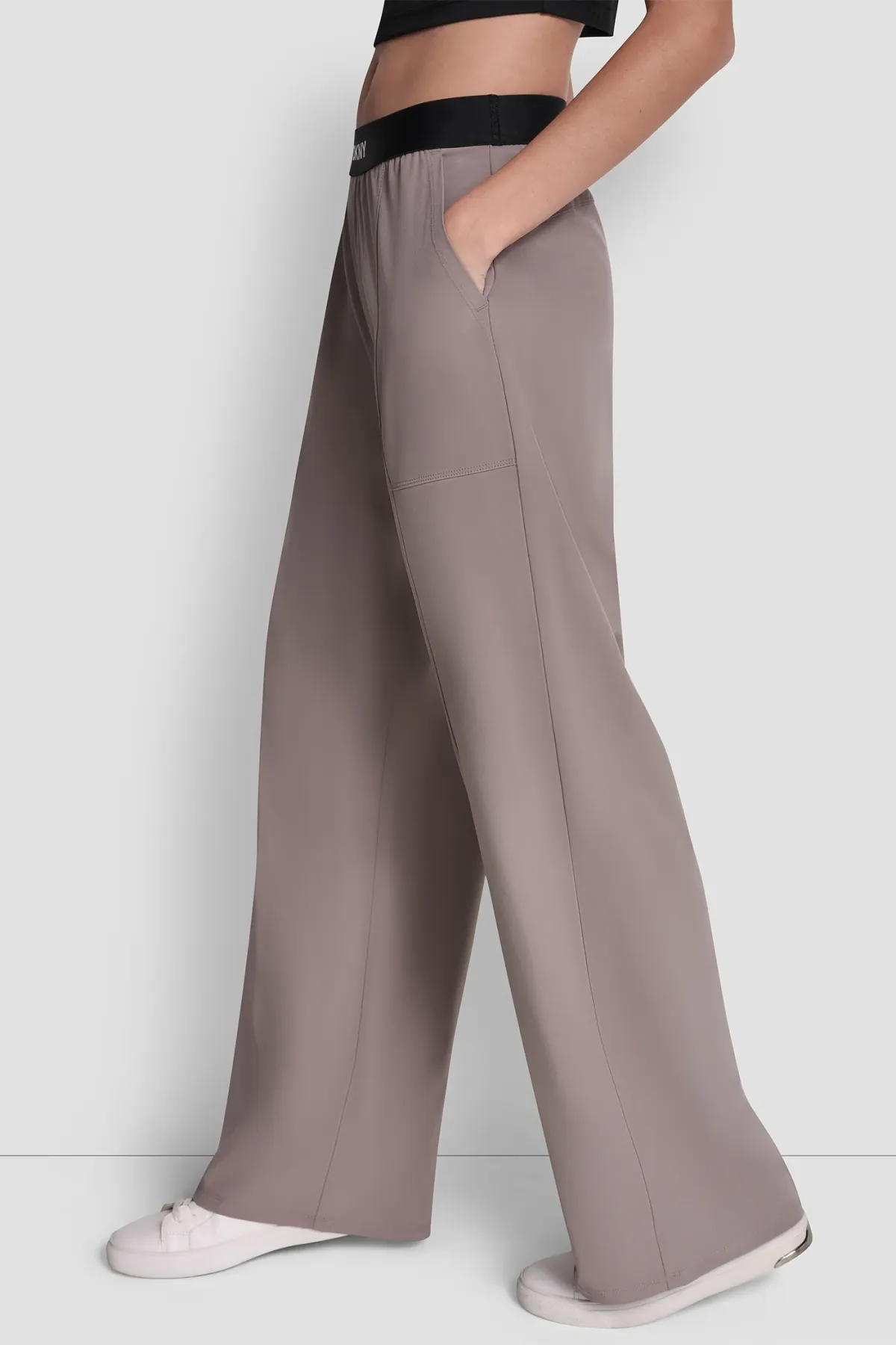 DKNYDP22325_8_DP6P3645_MUR_S