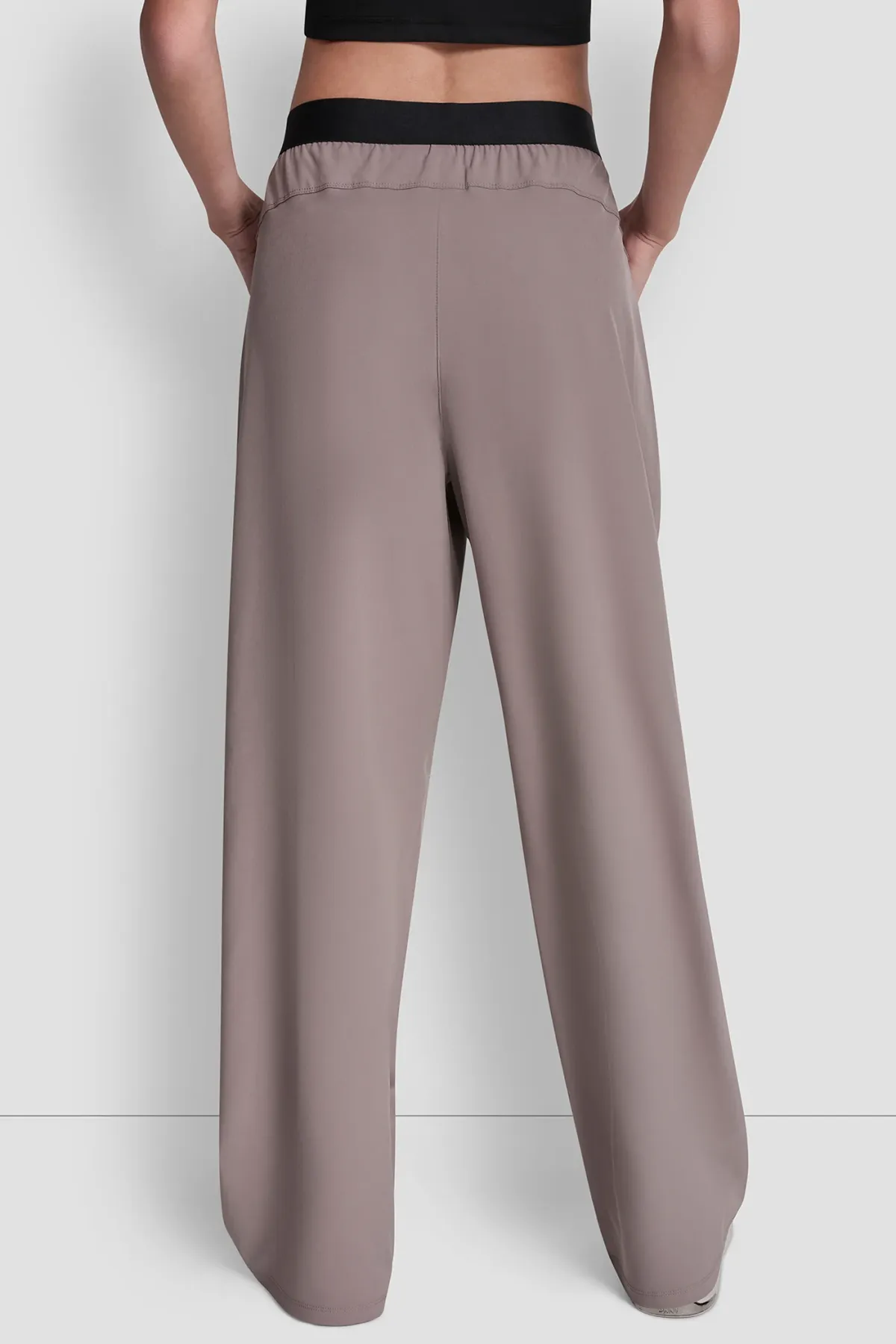 DKNYDP22325_8_DP6P3645_MUR_B