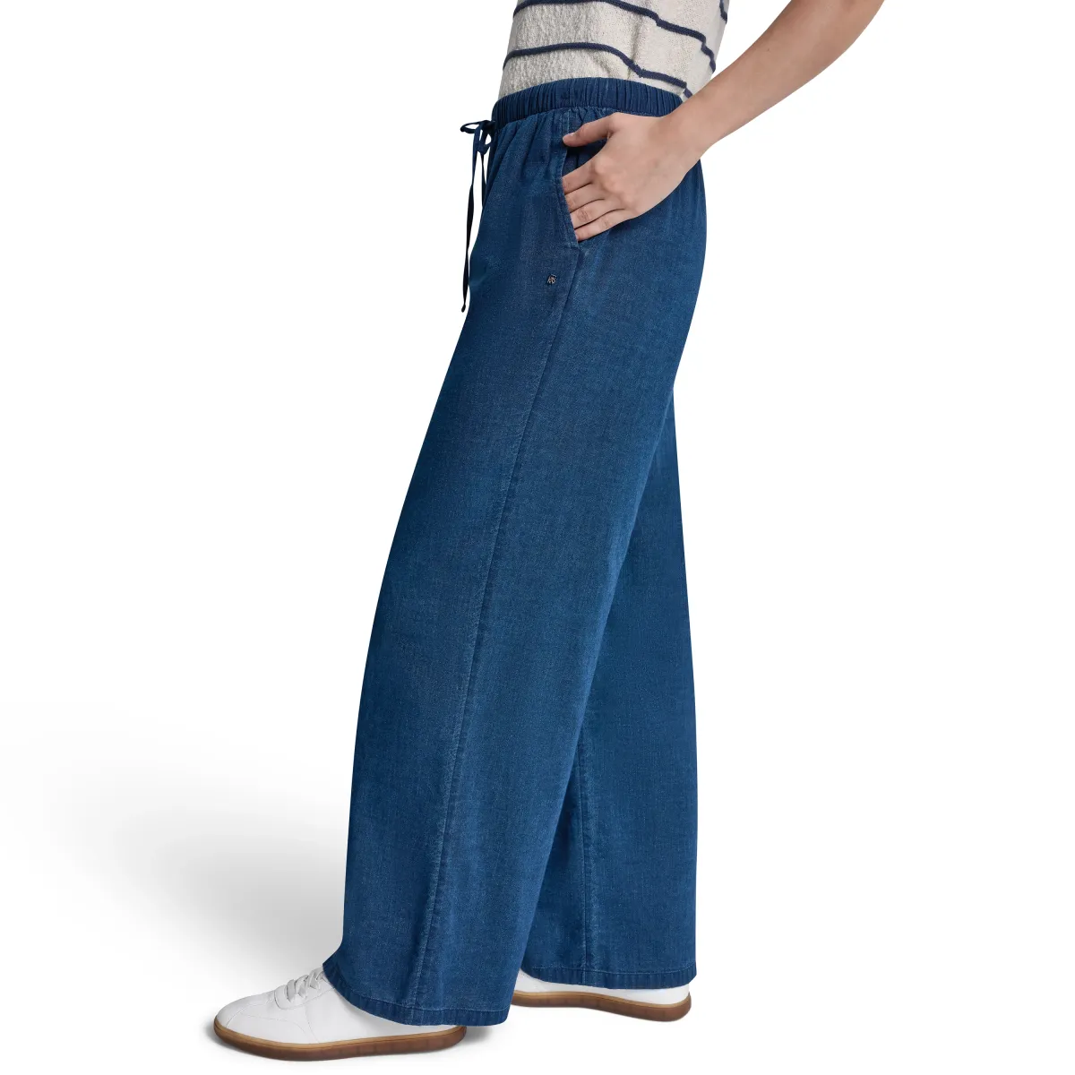 DKNYDJ25125_18_DJ6P3136_IND_S
