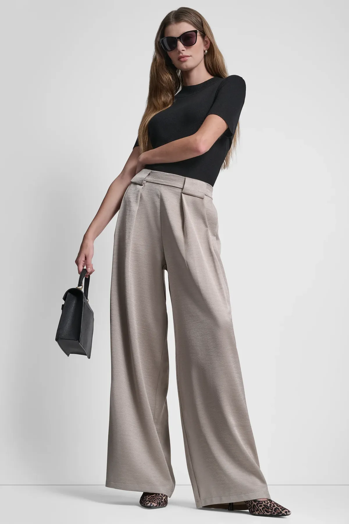 DKNYDW23425_53a_P6AK7E57_PBL_RETAIL