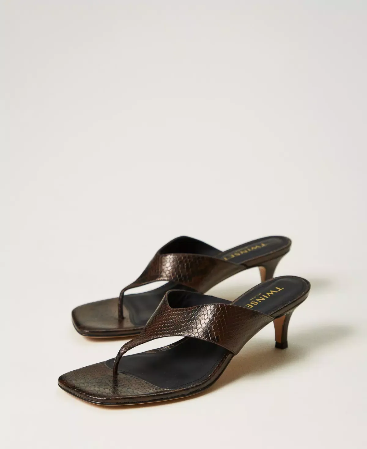 251TGT172_12383_02