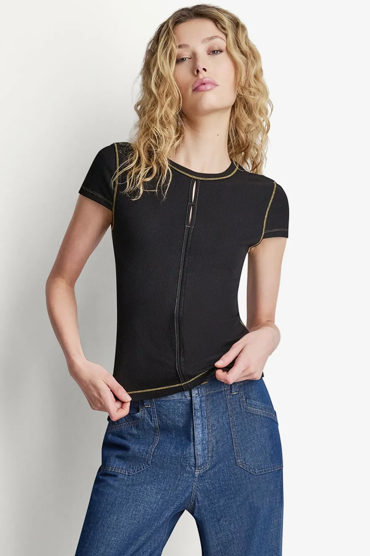DKNYDW03626_62_P6EH9BNT_BLK_ALT1_213d5003-1bc1-4cc8-aed3-74c1a3444250