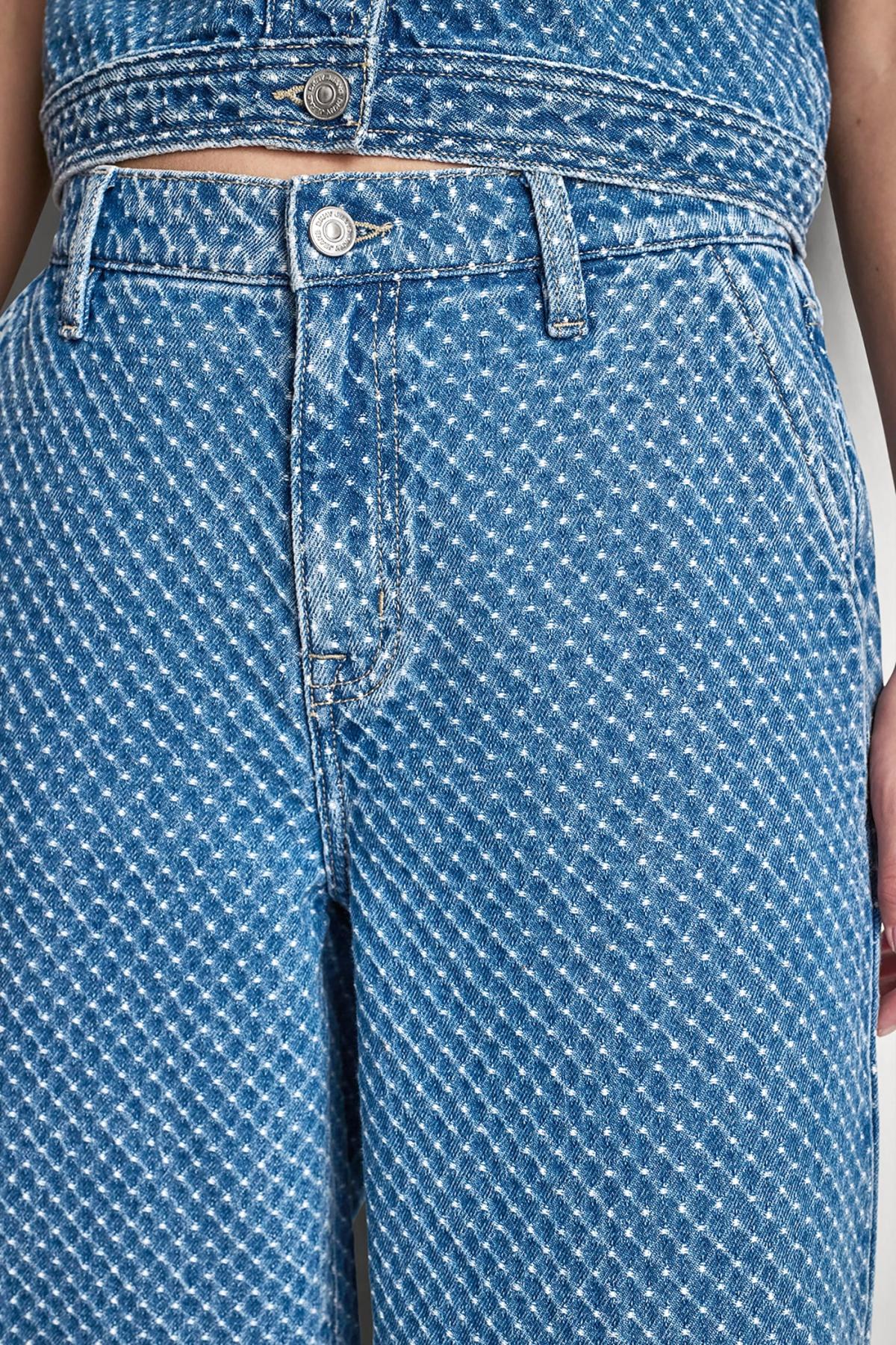 DKNYDJ03926_28_DJ6M4242_GPN_ALT3_b553454f-b74b-4207-a645-3da1a098bf11
