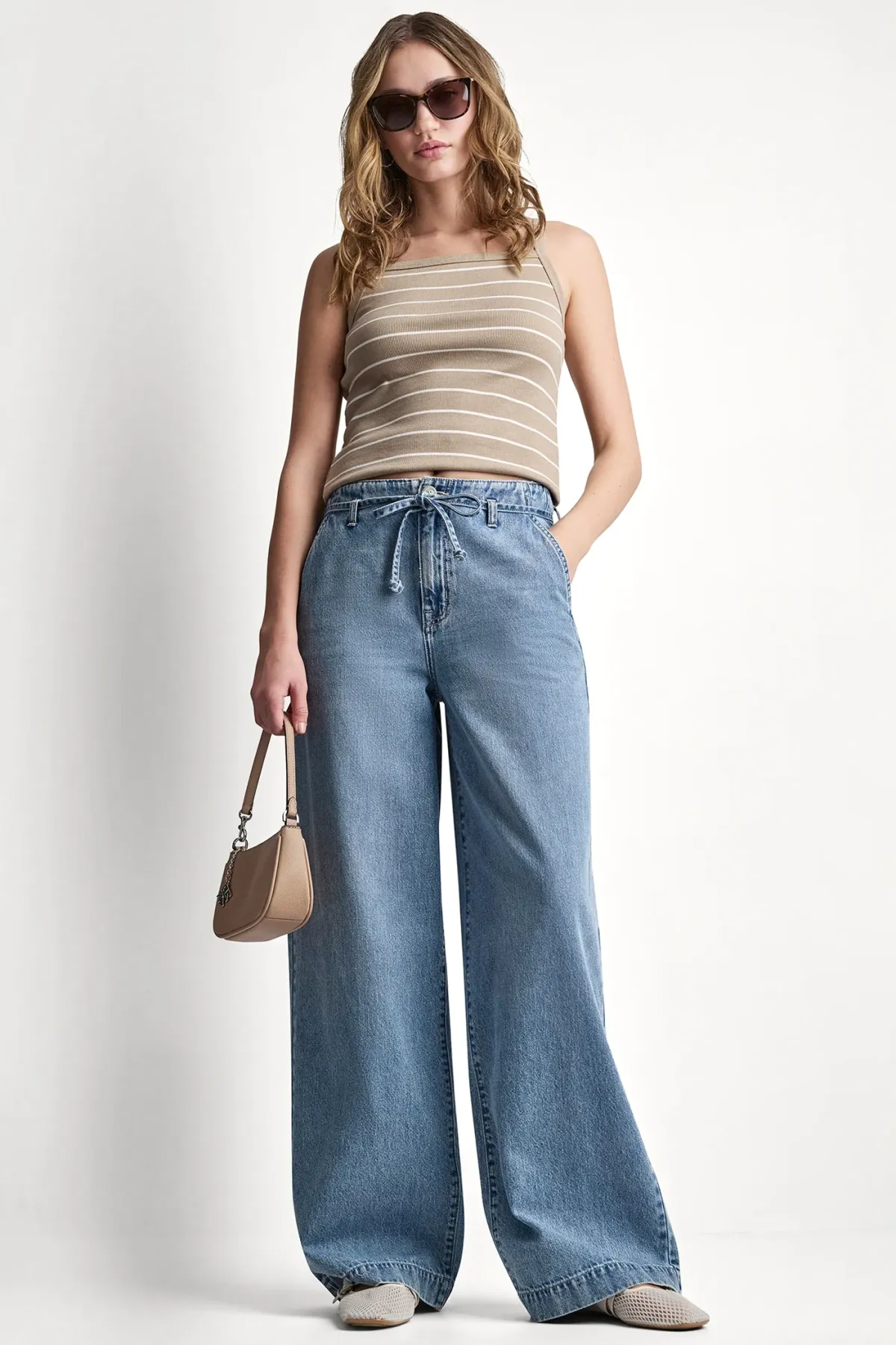 DKNYDJ03826_24a_DJ6M4250_QLQ_RETAIL_67c4d74c-5ddf-4b1f-b456-7e18c3ad8a3c