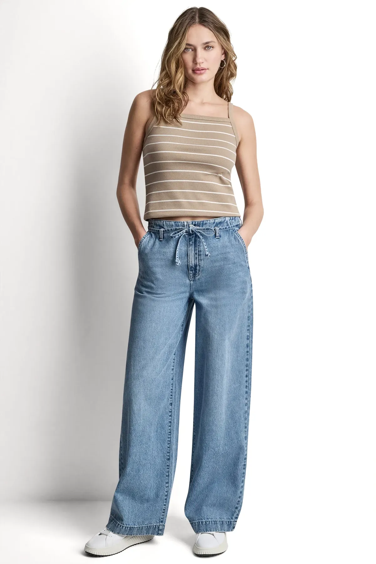 DKNYDJ03826_24_DJ6M4250_QLQ_ALT1_69db780c-80d2-4ef7-a87b-44c9b39ffb57