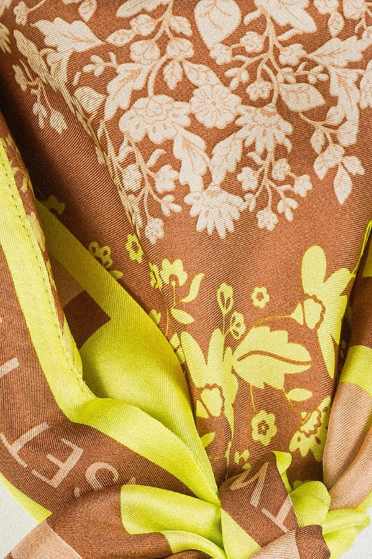 twinset-scarf-detail-261to515013491_1800x1800