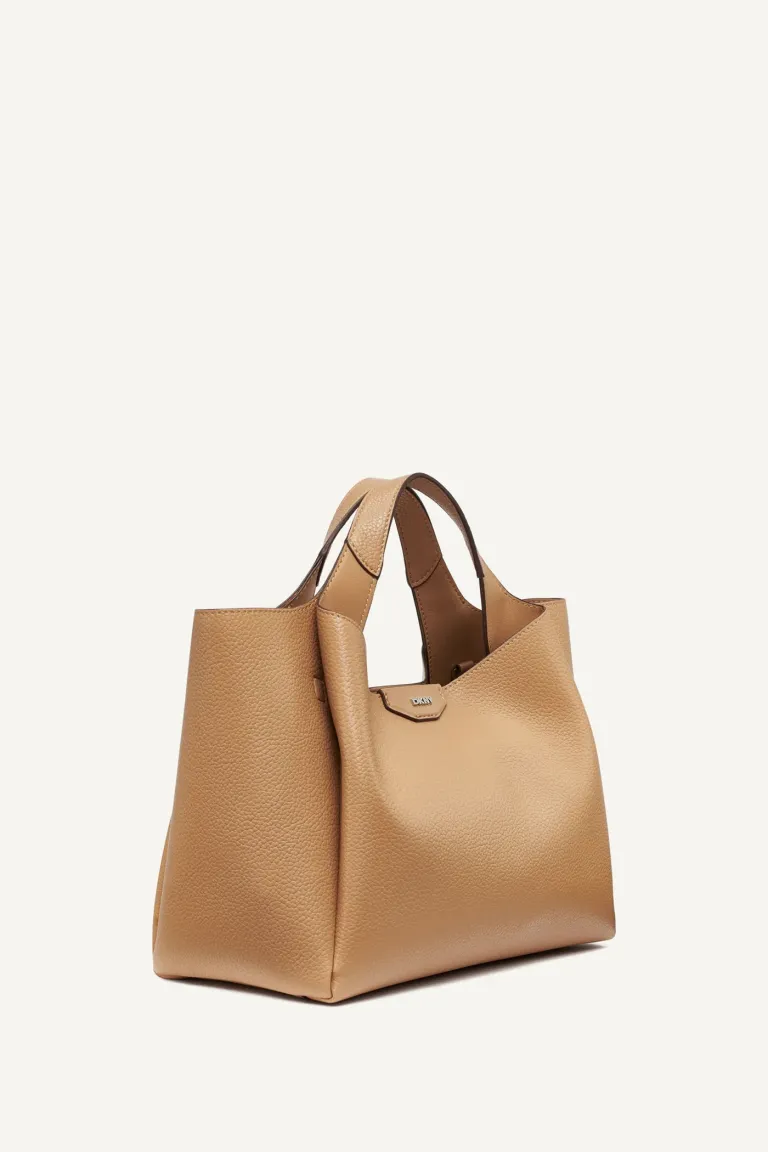 DKNYDH25624_SP25_247_R43DYG33_CAP_S