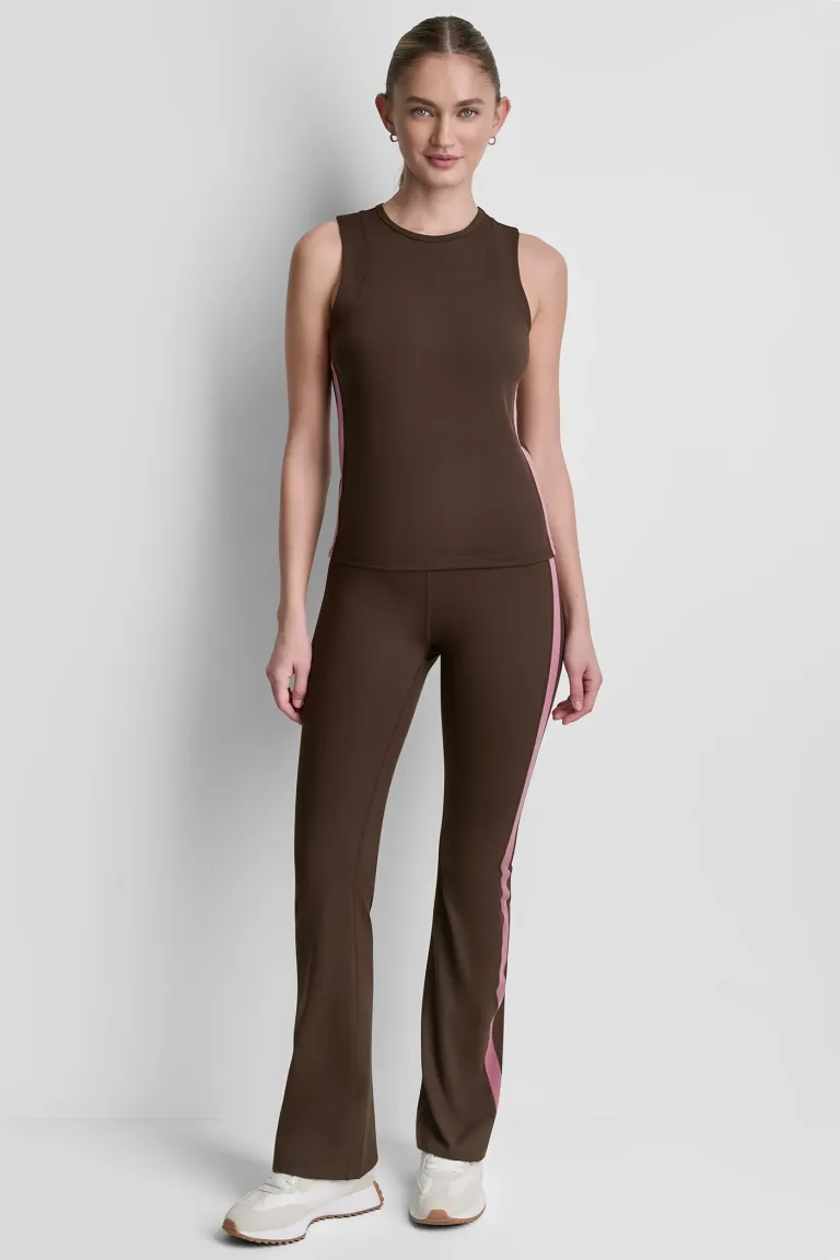 DKNYDP04926_37_DP6P3870_FR1_ALT1