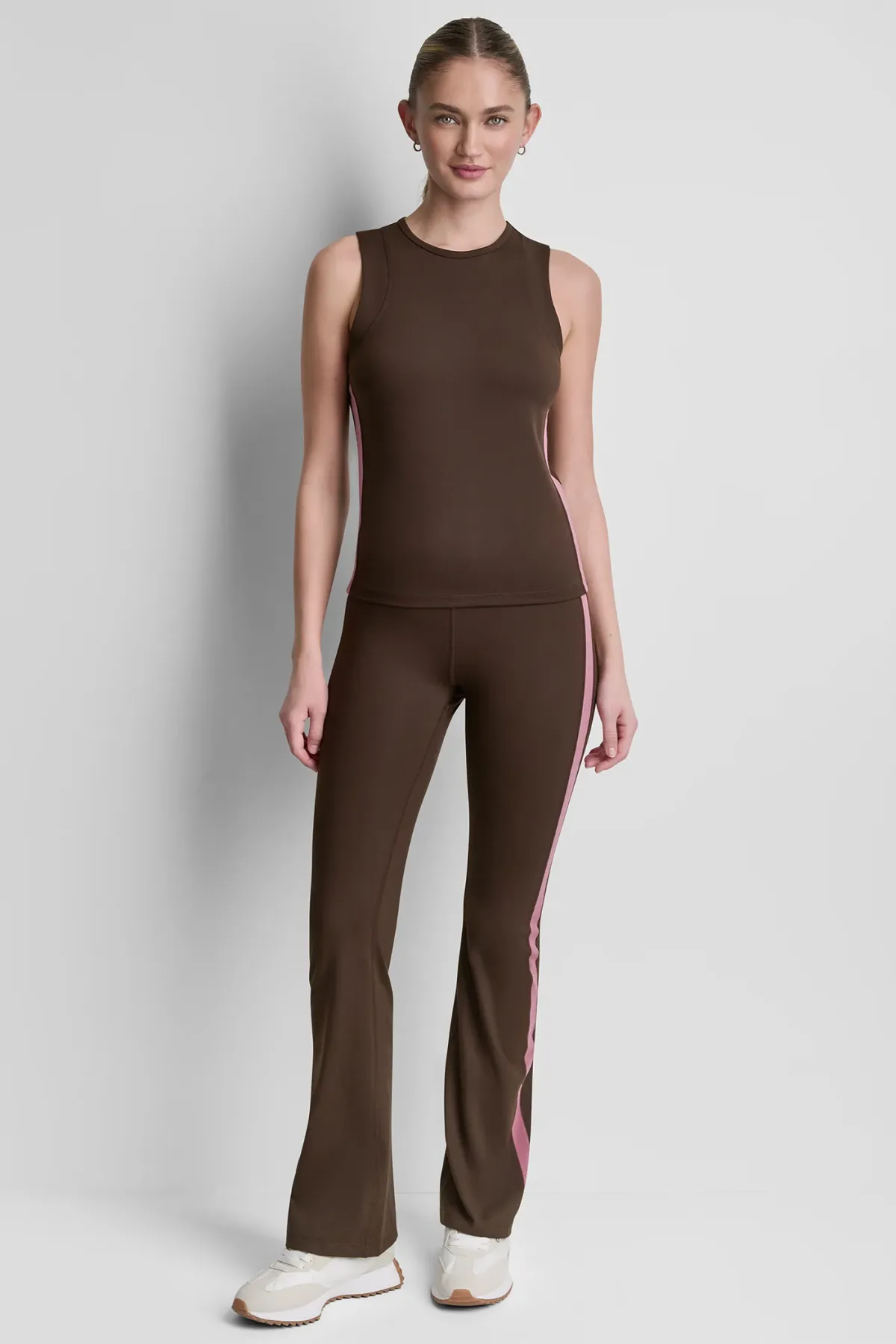 DKNYDP04926_35_DP6T1678_FR1_ALT1