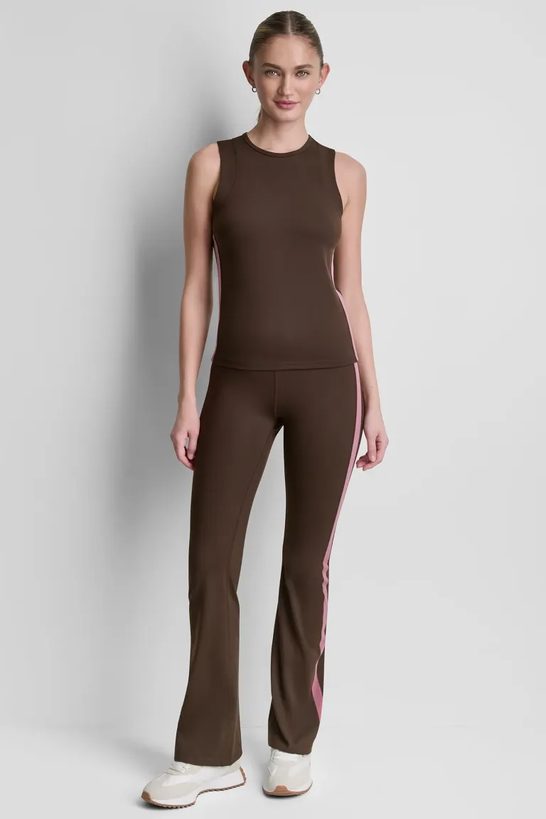 DKNYDP04926_35_DP6T1678_FR1_ALT1