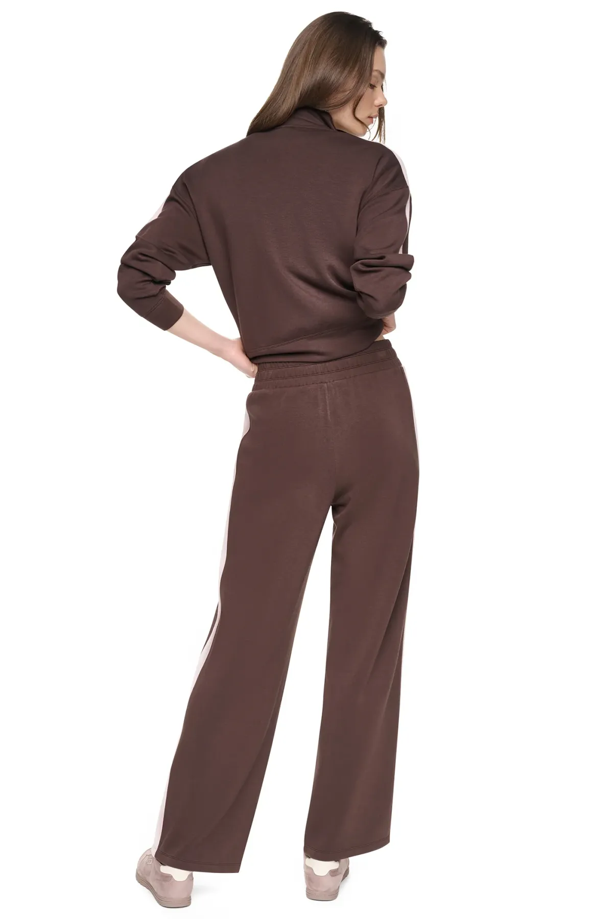 DKNYDP11126_9_DP6P3649_IEV_ALT2