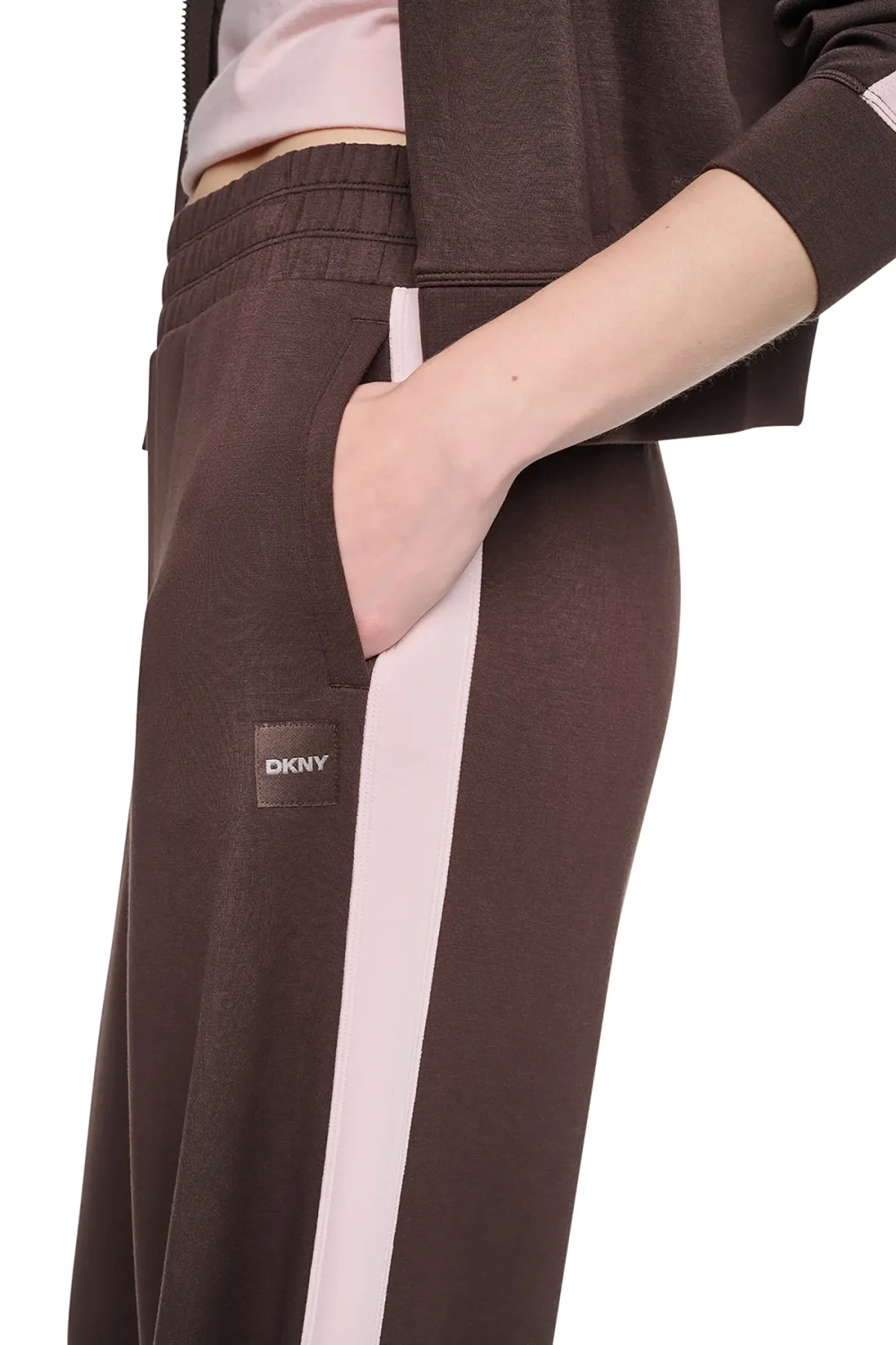DKNYDP11126_9_DP6P3649_IEV_ALT3