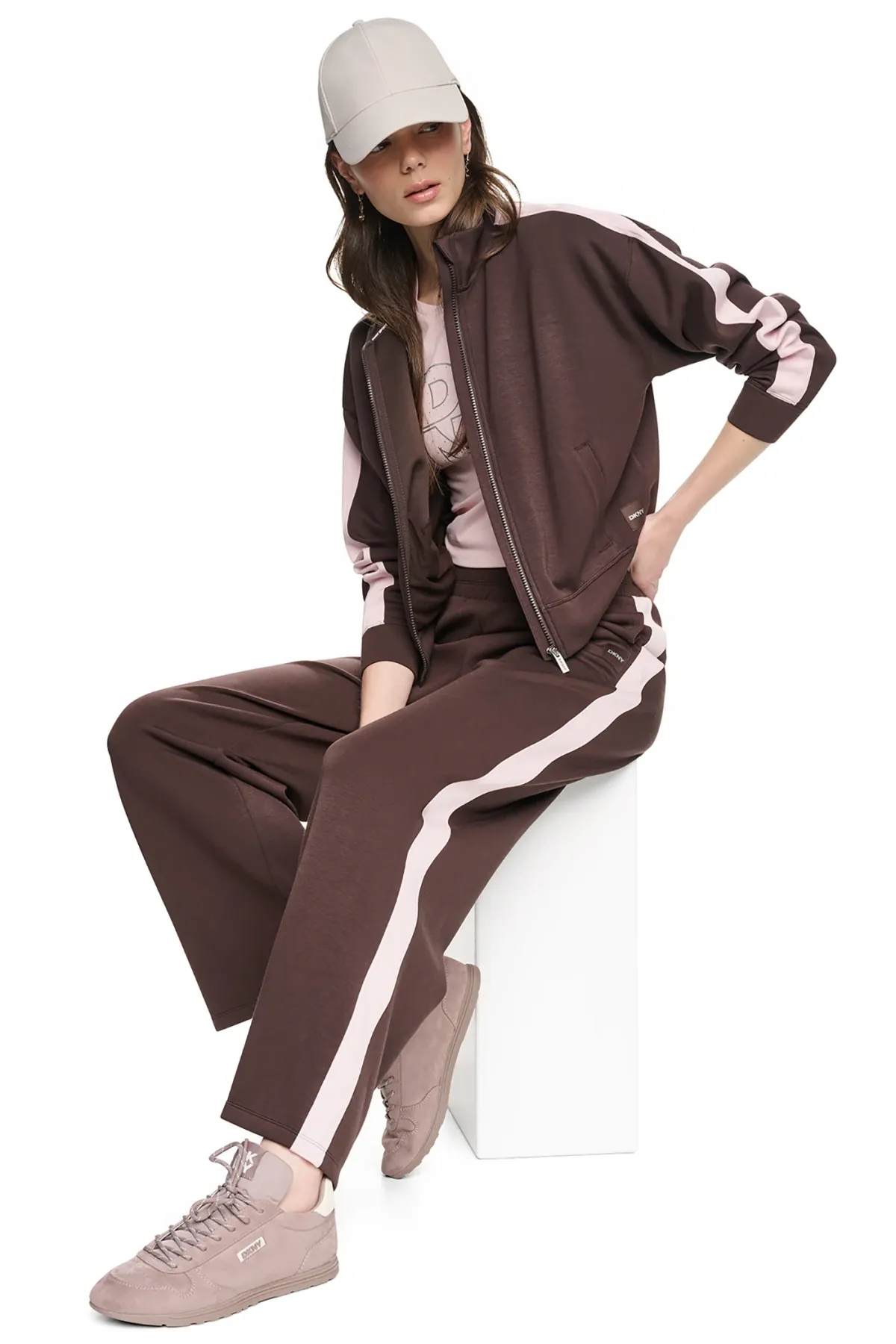 DKNYDP11126_9A_DP6P3649_IEV_RETAILb
