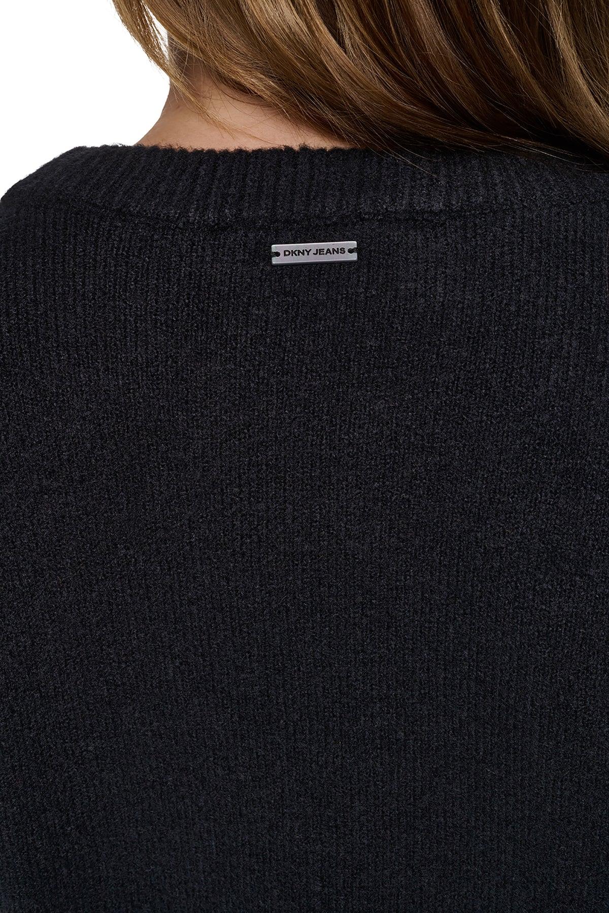 DKNYDJ12526_29_DJ6R0641_BLK_ALT3