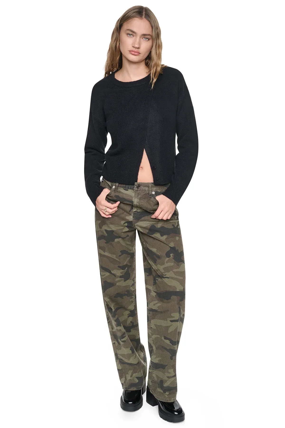DKNYDJ12526_29_DJ6R0641_BLK_ALT1